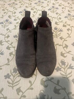 Toms Dark Gray Slip-On Shoe with Maroon Interior